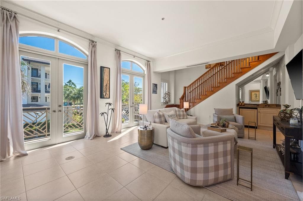 380 10TH ST S 202 NAPLES, FL 34102
