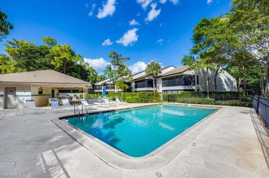 1810 Kings Lake BLVD 103 NAPLES, FL 34112