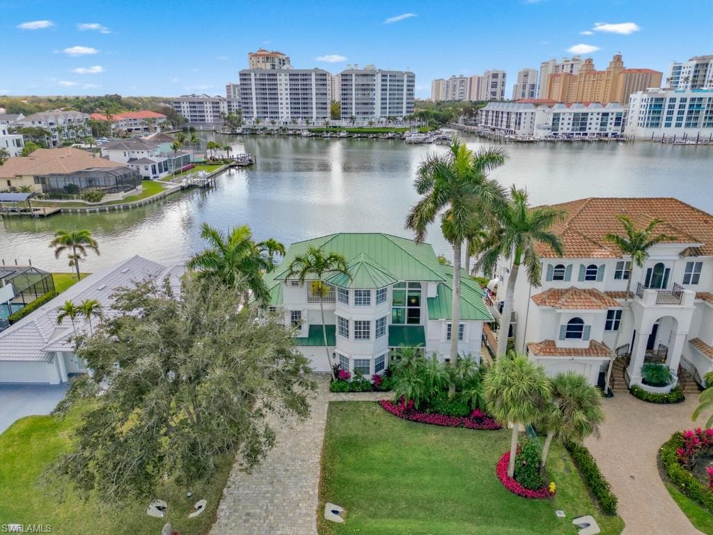 390 Oak AVE NAPLES, FL 34108