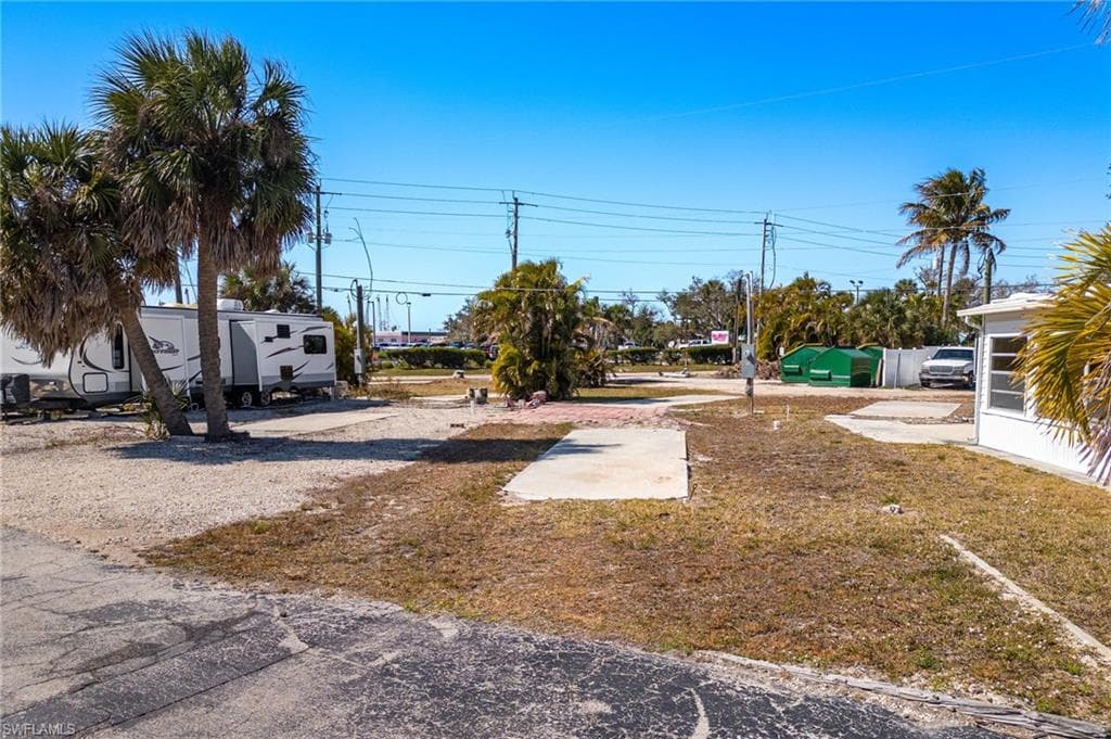 4 Helen LN FORT MYERS BEACH, FL 33931