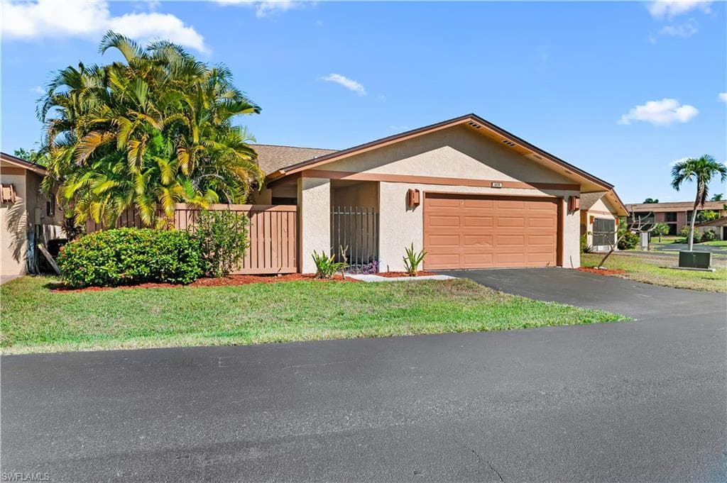 6479 Royal Woods DR FORT MYERS, FL 33908