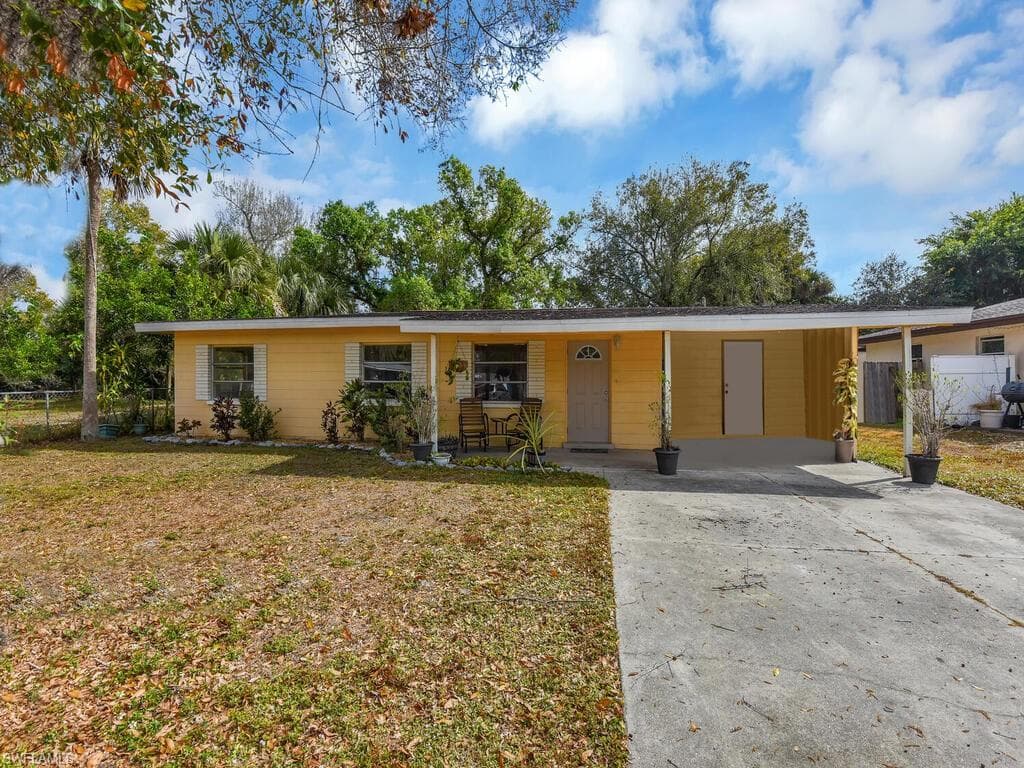 2124 E Gardenia CIR NORTH FORT MYERS, FL 33917