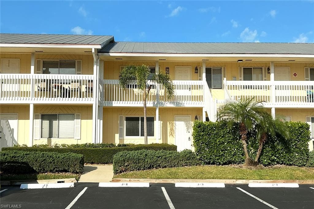 4629 Bayshore DR J3 NAPLES, FL 34112