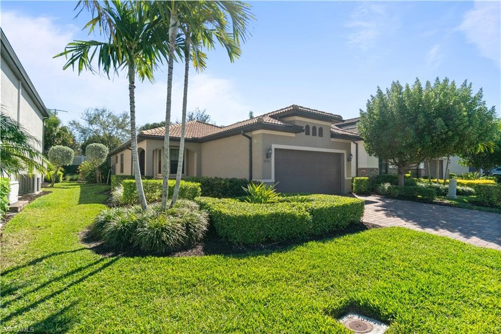7202 Wilton DR NAPLES, FL 34109