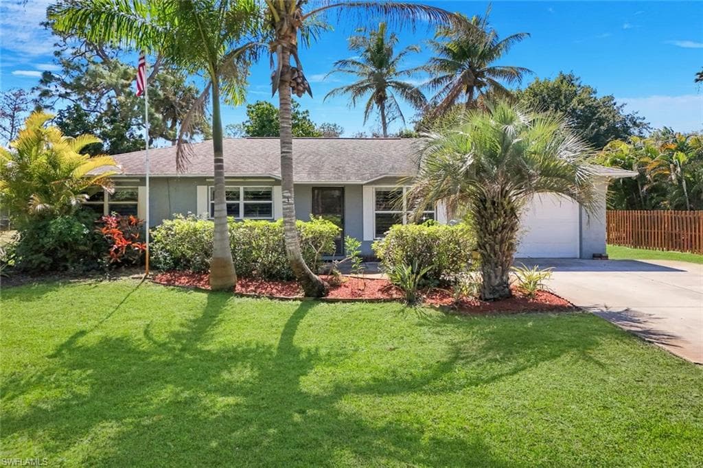 5290 Cypress LN NAPLES, FL 34113