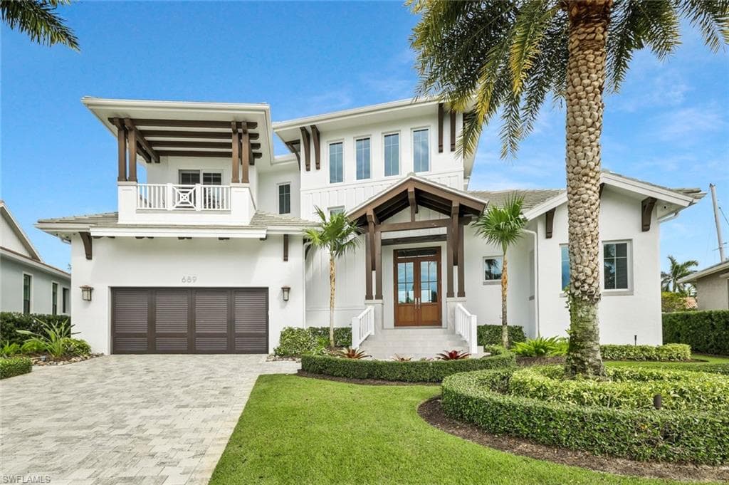 689 Pelican CT MARCO ISLAND, FL 34145