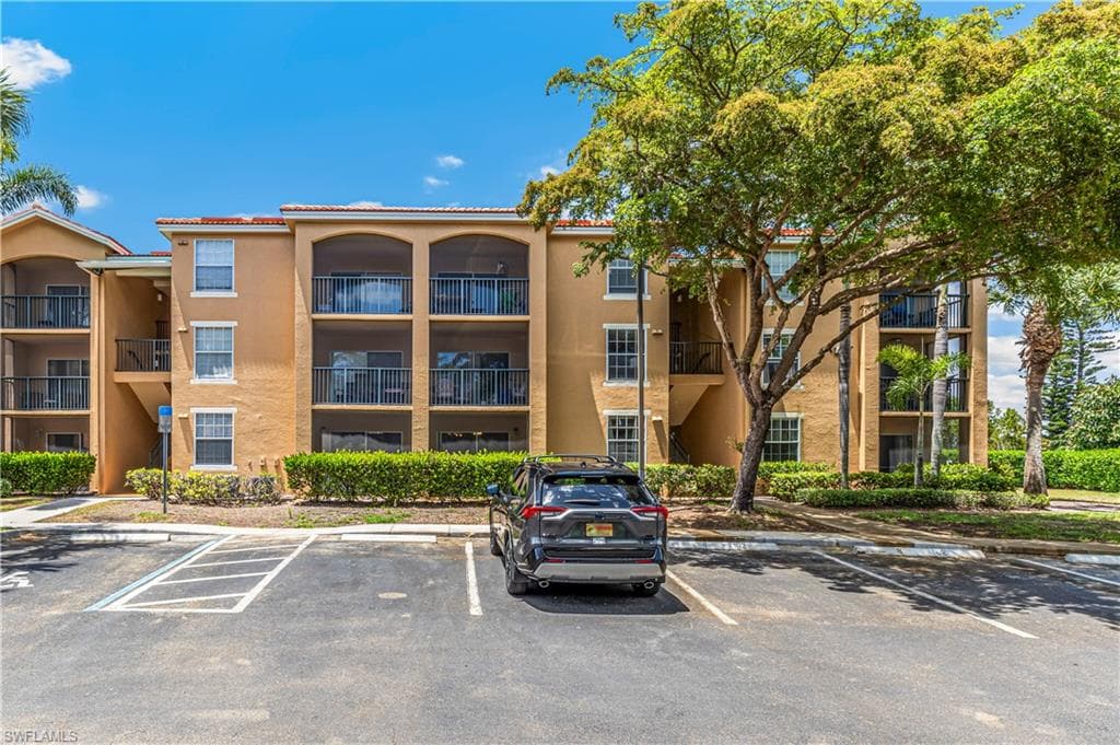 8754 River Homes LN 8-105 BONITA SPRINGS, FL 34135