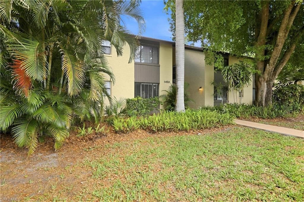 1450 GREEN VALLEY CIR 502 NAPLES, FL 34104