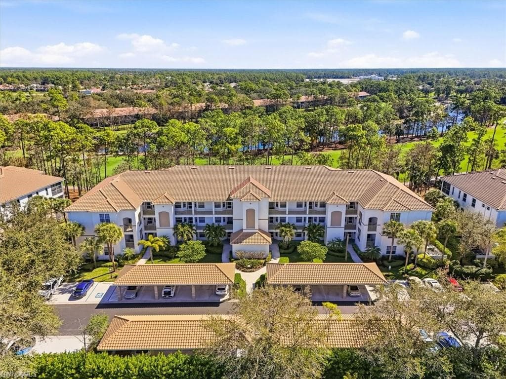 8259 Parkstone PL 8202 NAPLES, FL 34120