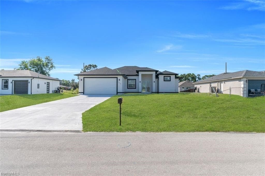194 Bell BLVD S LEHIGH ACRES, FL 33974