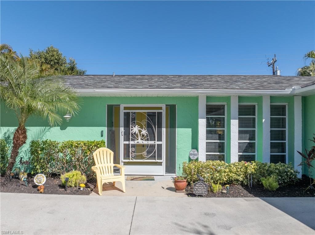 913 SE 26th TER CAPE CORAL, FL 33904