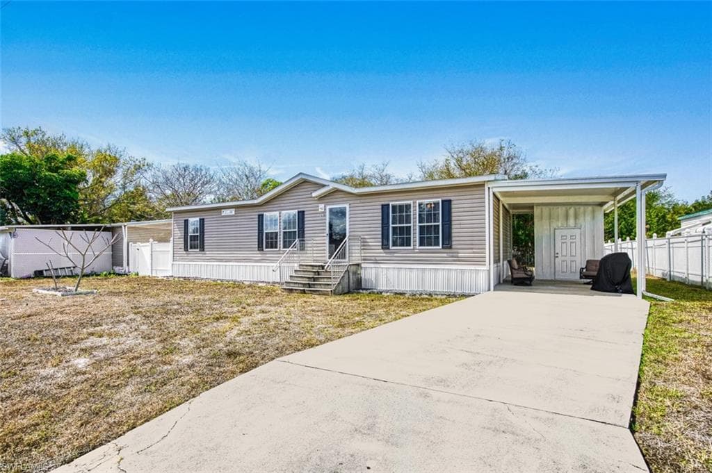 7638 Peyraud DR NORTH FORT MYERS, FL 33917