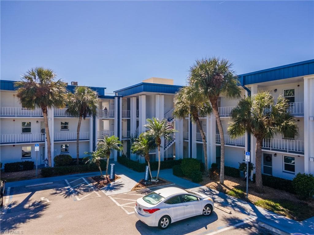 1724 Pine Valley DR 318 FORT MYERS, FL 33907