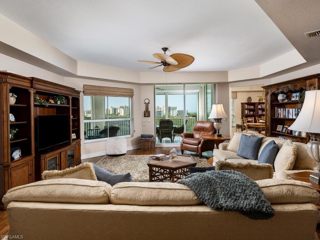 295 Grande WAY 401 NAPLES, FL 34110