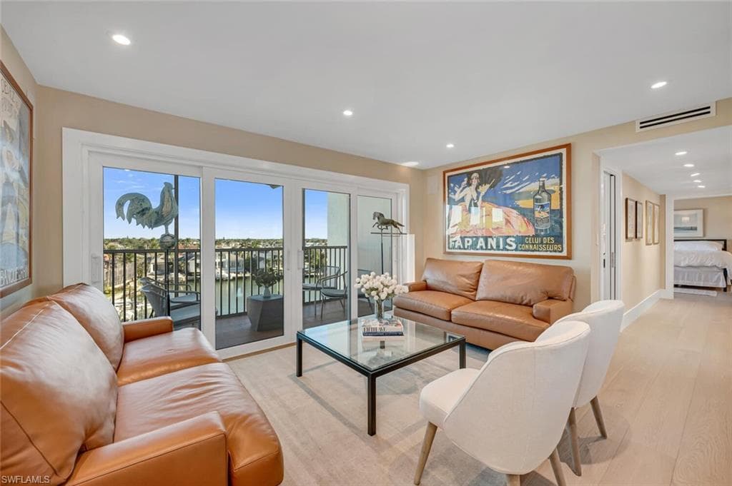300 Park Shore DR PHA6 NAPLES, FL 34103