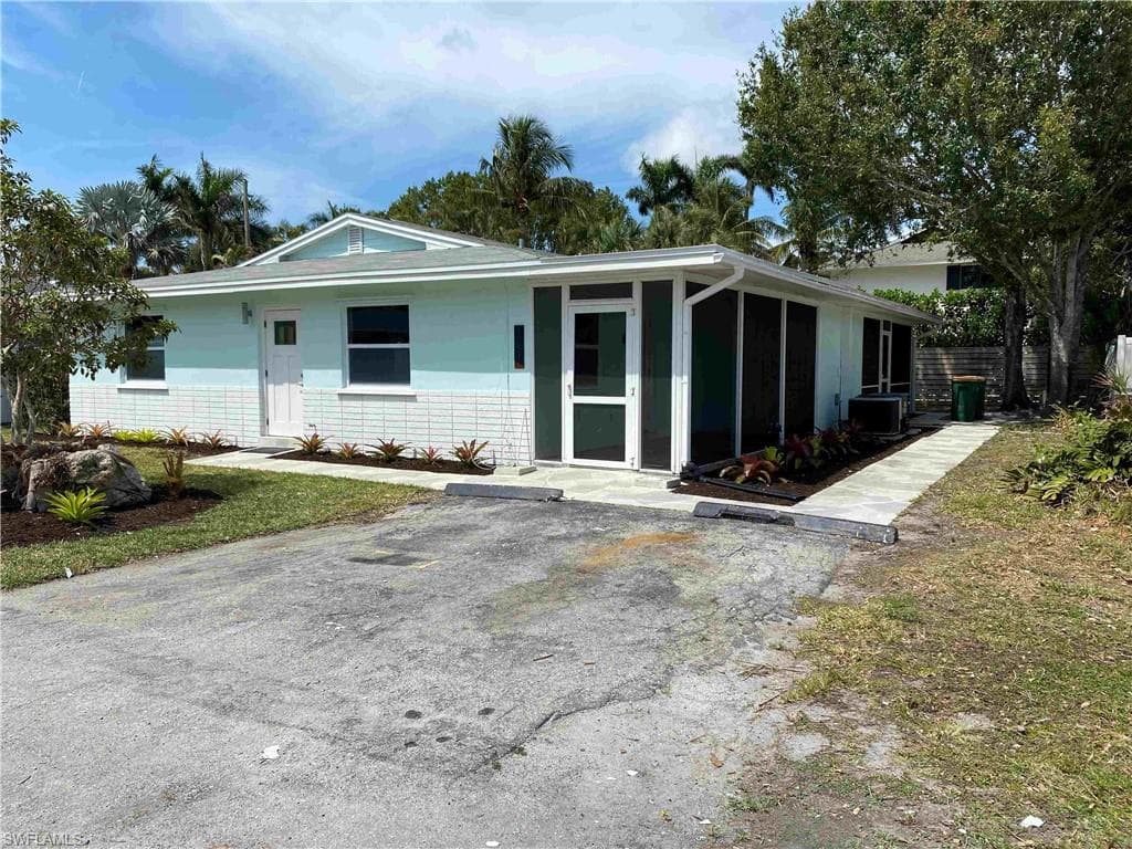 1751 Smugglers CV B NAPLES, FL 34112