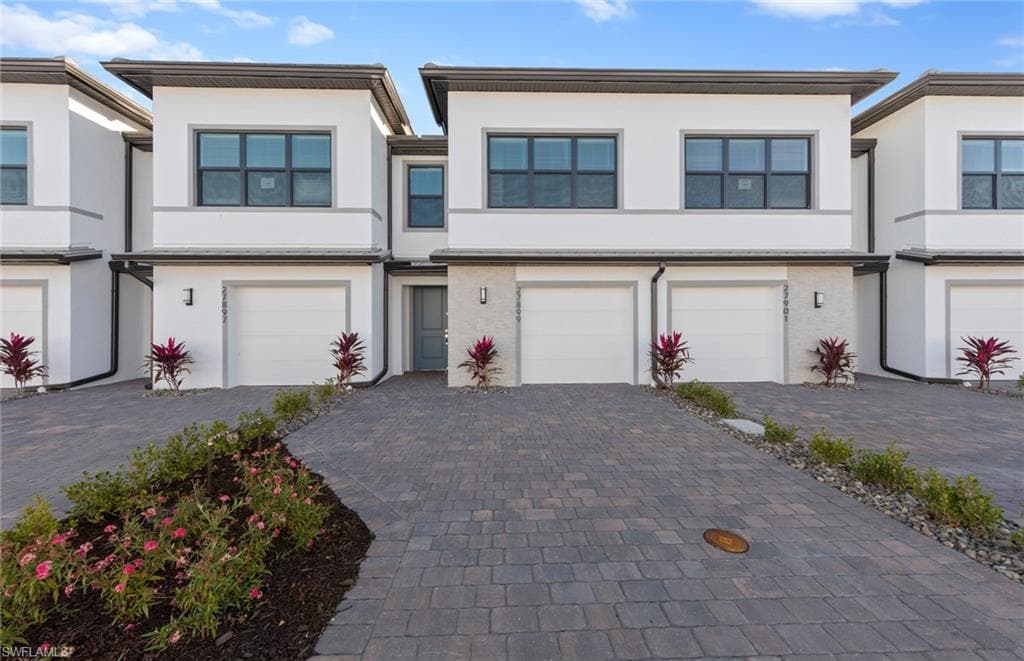 27899 Radiant CT BONITA SPRINGS, FL 34135