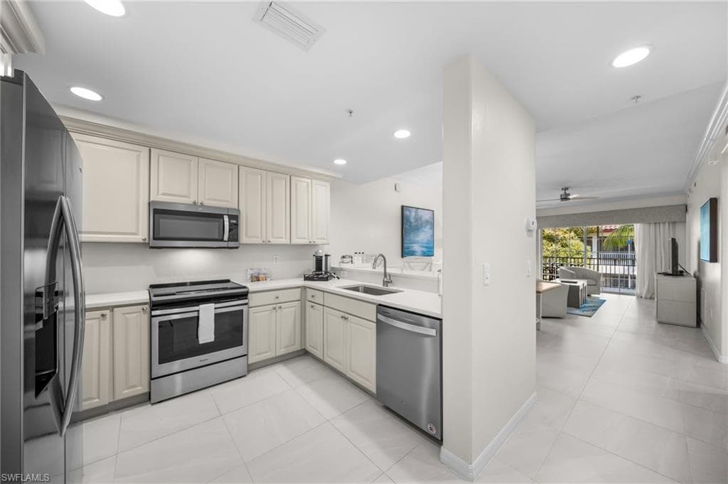 221 9th ST S 313 NAPLES, FL 34102