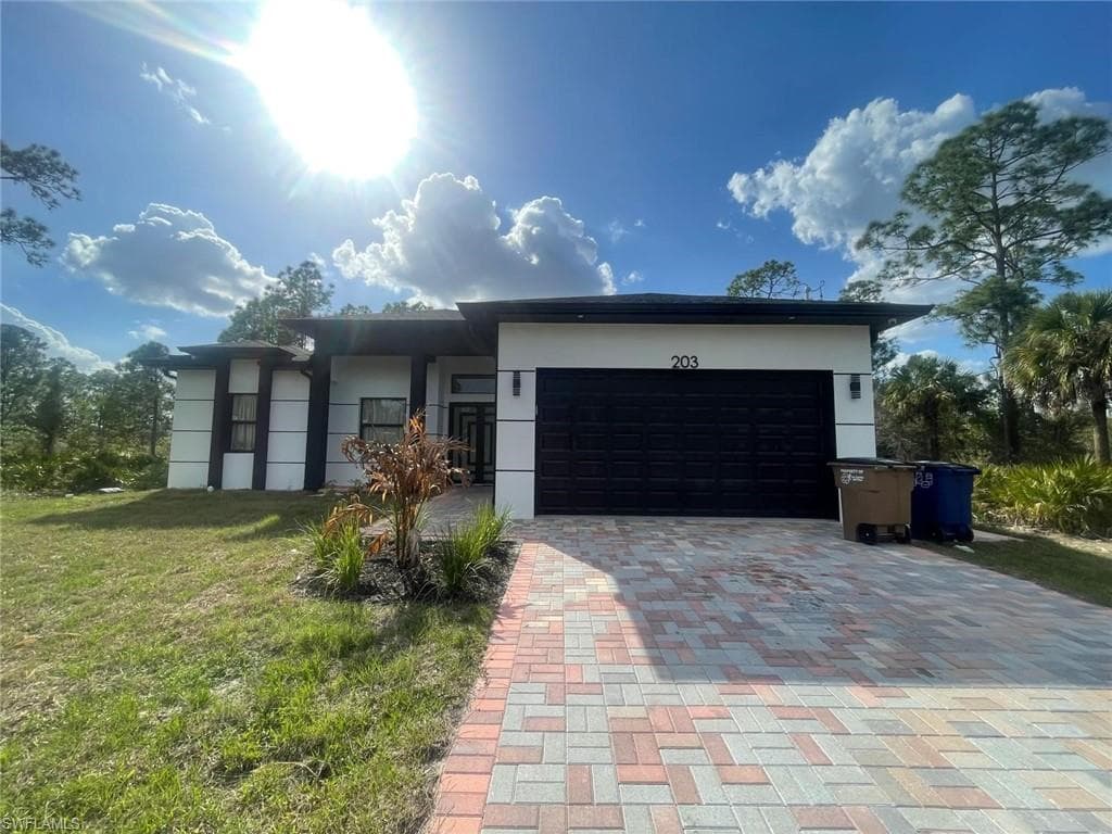203 Wells AVE LEHIGH ACRES, FL 33936