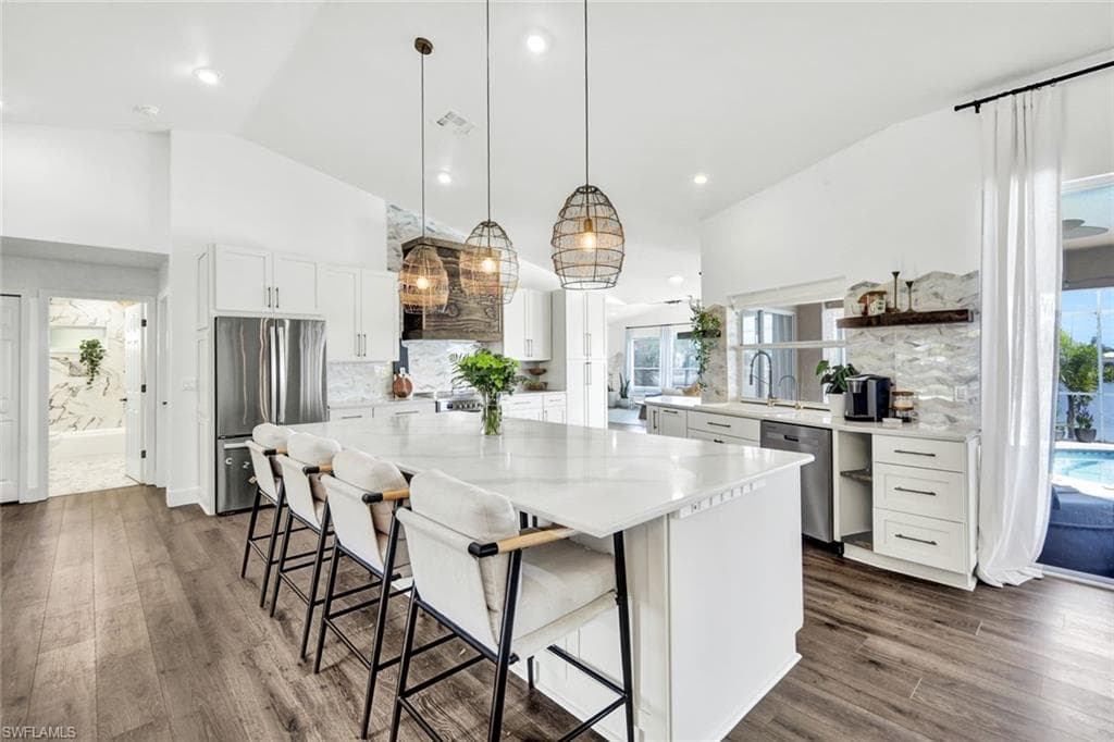 17 15th AVE CAPE CORAL, FL 33990
