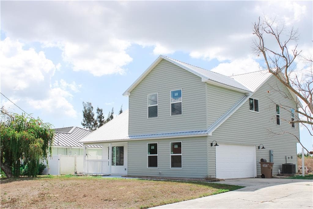 428 19th AVE CAPE CORAL, FL 33991