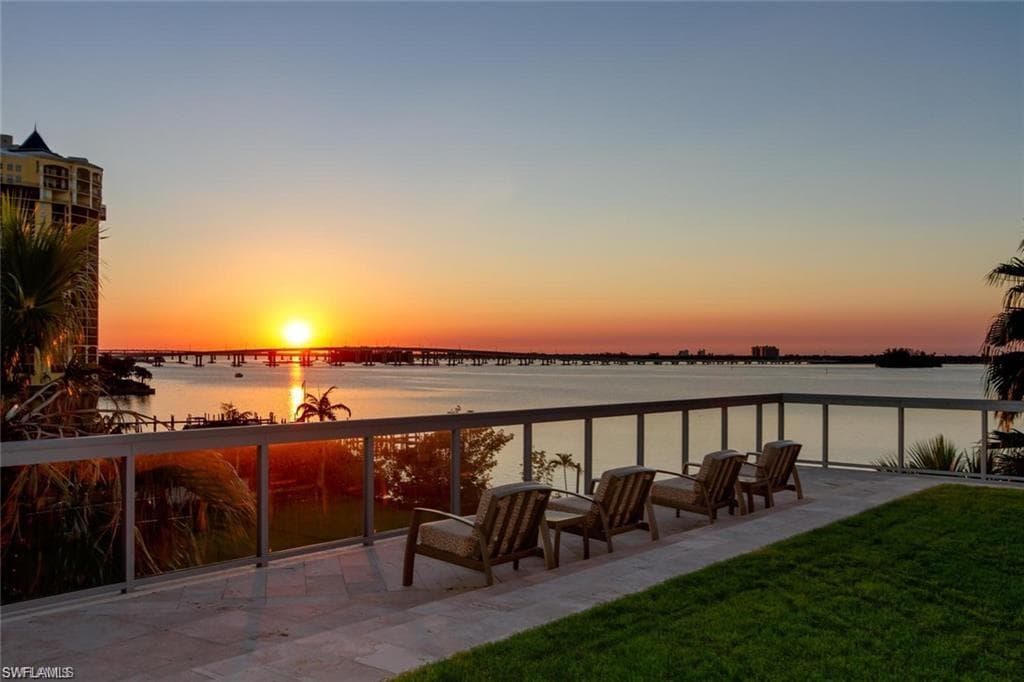 3000 Oasis Grand BLVD 2004 FORT MYERS, FL 33916