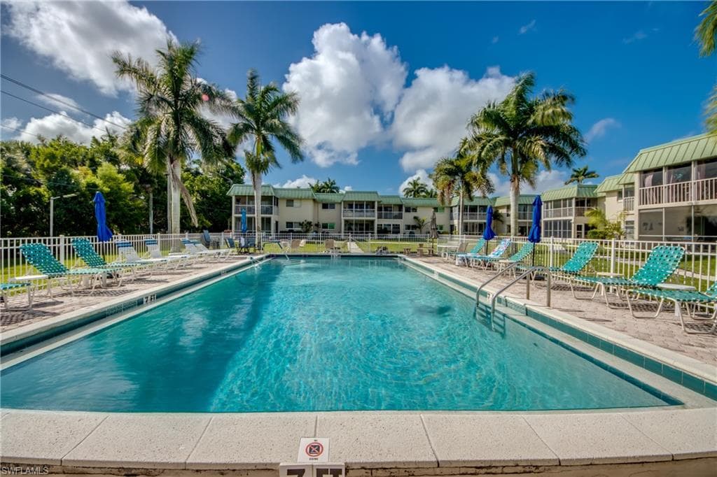 6725 Winkler RD B-202 FORT MYERS, FL 33919