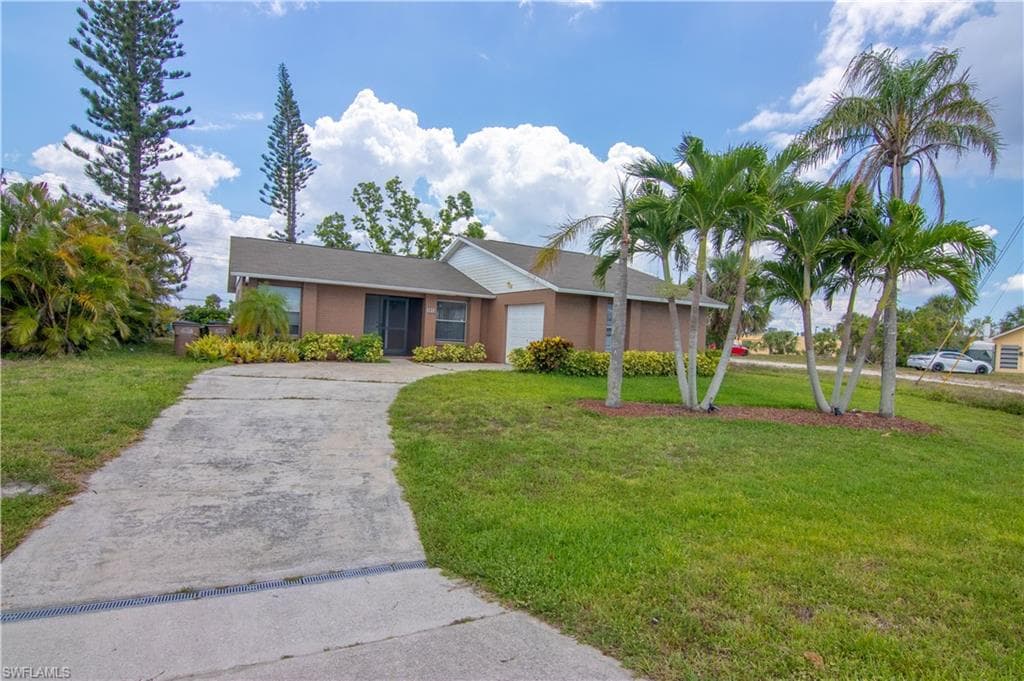 1913 SE 15th PL CAPE CORAL, FL 33990