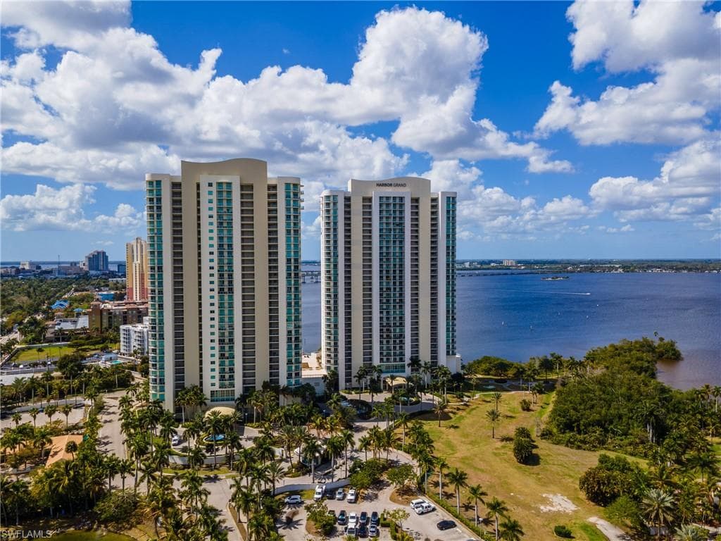 3000 Oasis Grand BLVD 2405 FORT MYERS, FL 33916