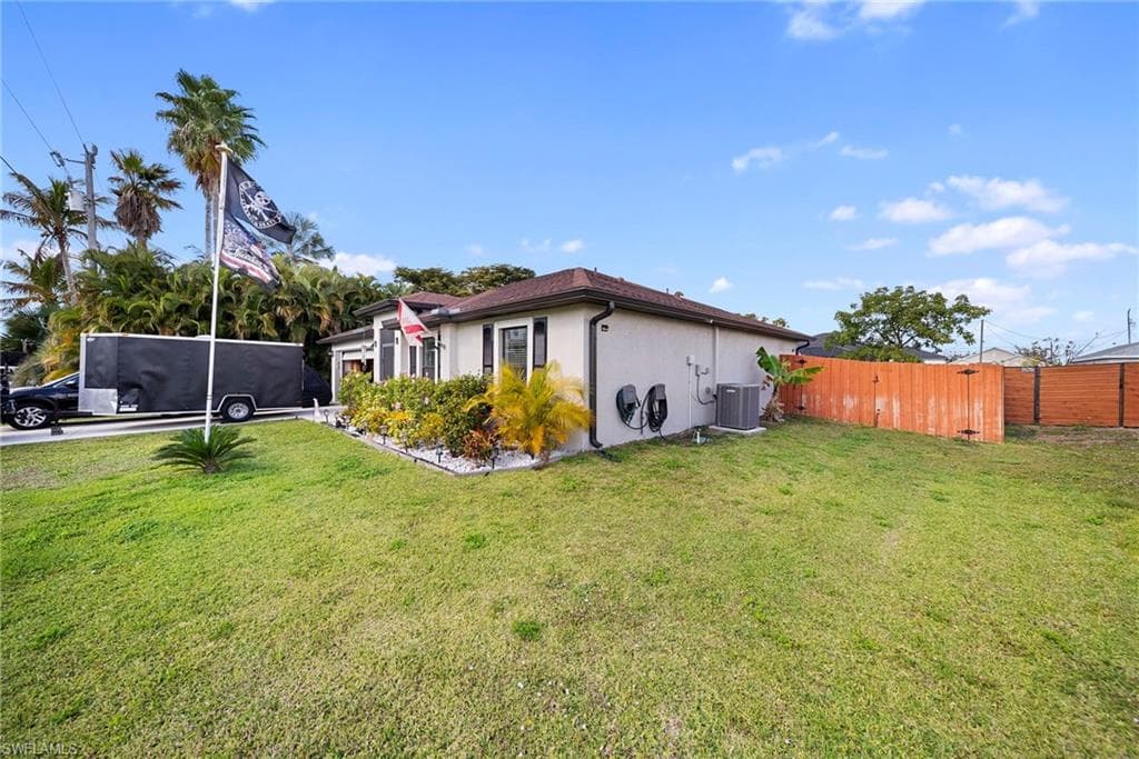 427 3rd ST CAPE CORAL, FL 33993