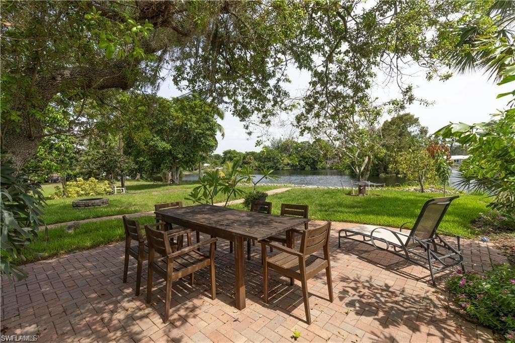 1354 Rordon AVE NAPLES, FL 34103