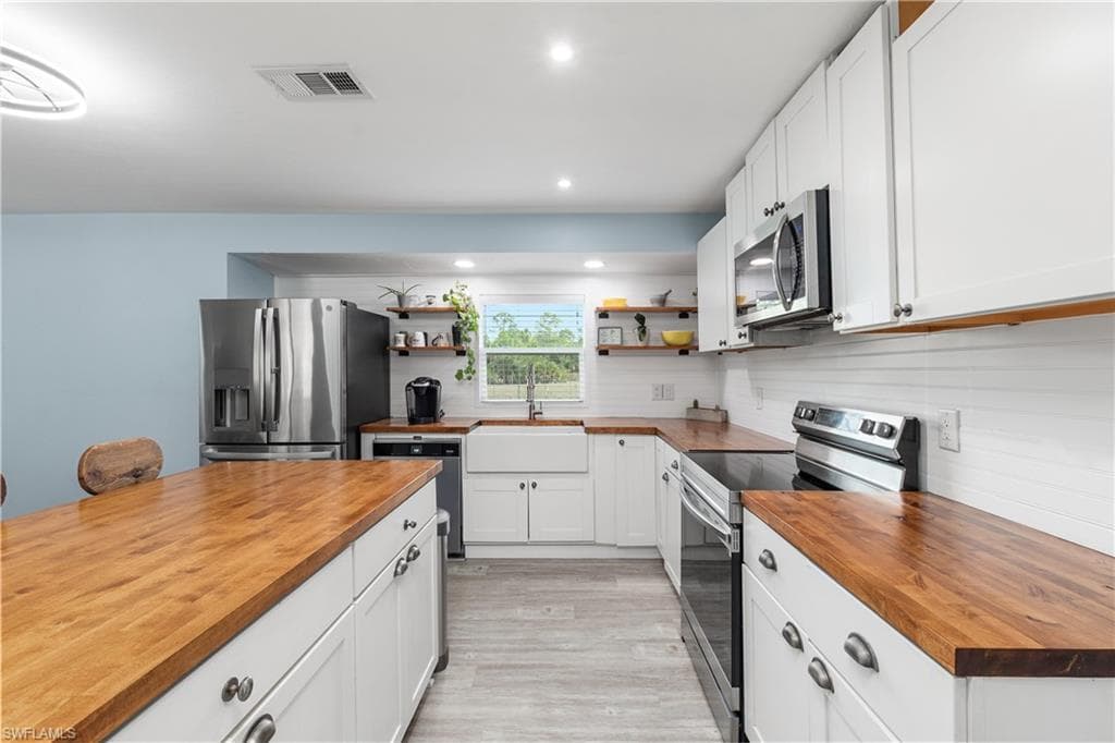 2210 20th AVE NE NAPLES, FL 34120