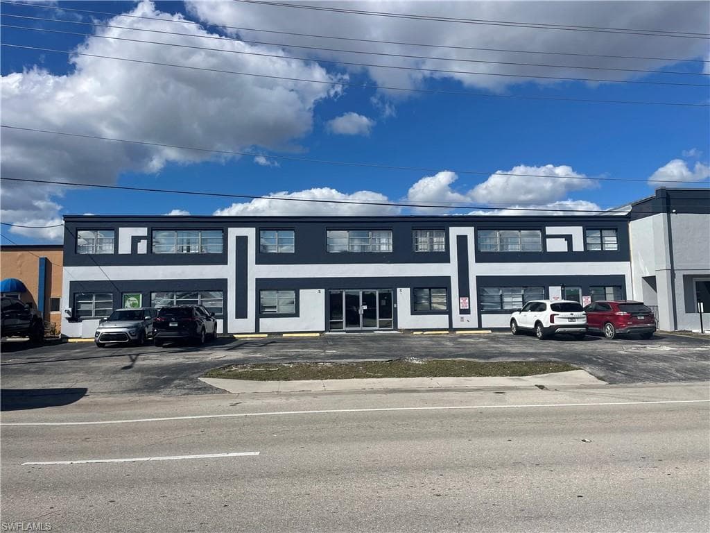 944 Country Club BLVD CAPE CORAL, FL 33990