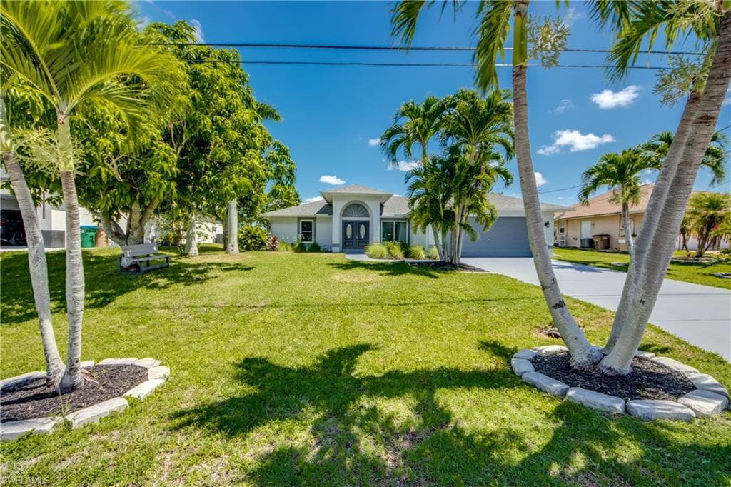 121 SE 17th ST CAPE CORAL, FL 33990