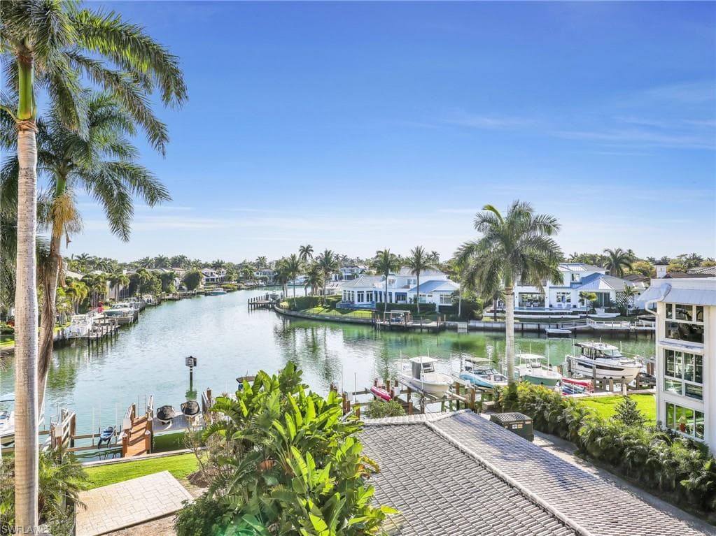 2150 Gulf Shore BLVD N 407 NAPLES, FL 34102