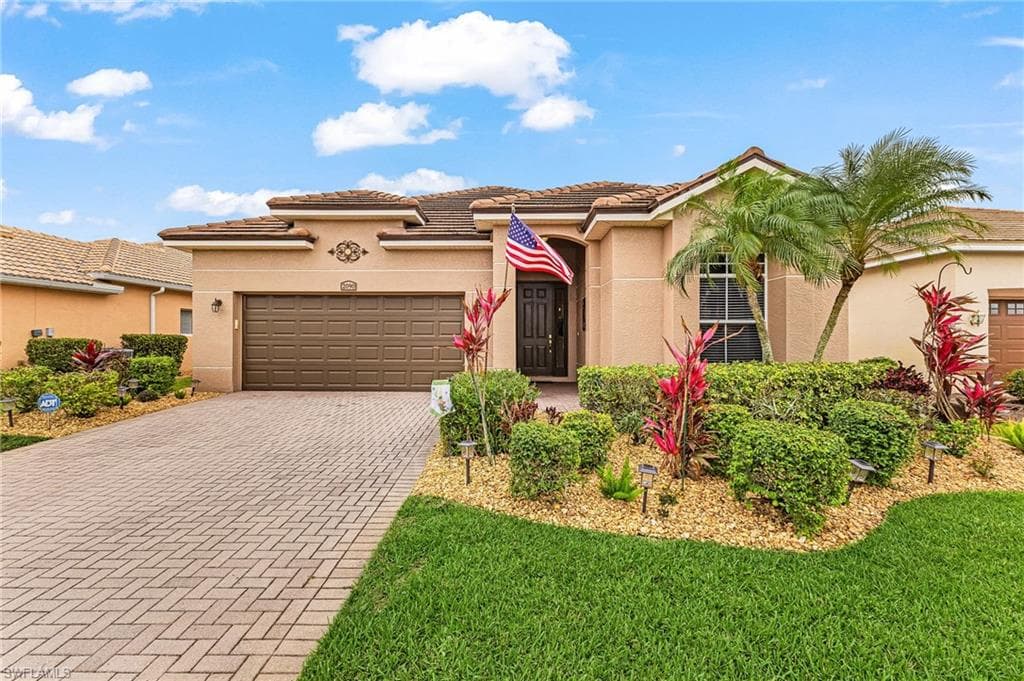 2090 Oxford Ridge CIR LEHIGH ACRES, FL 33973