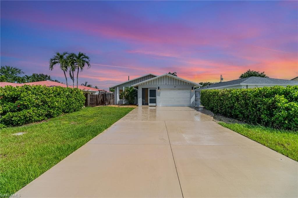 517 98th AVE N NAPLES, FL 34108