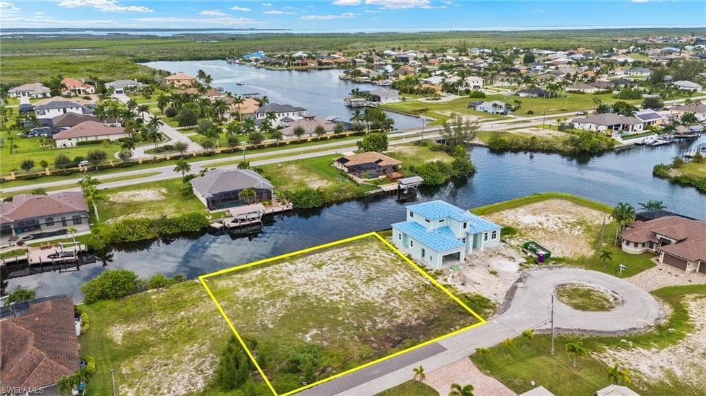 908 NW 39th AVE CAPE CORAL, FL 33993