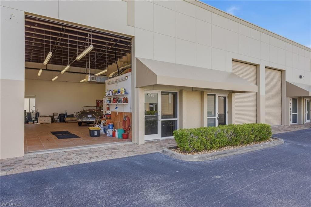 2371 Linwood AVE 104 NAPLES, FL 34112