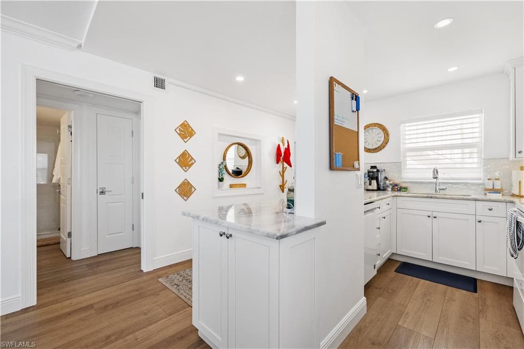 404 Broad AVE S H404 NAPLES, FL 34102