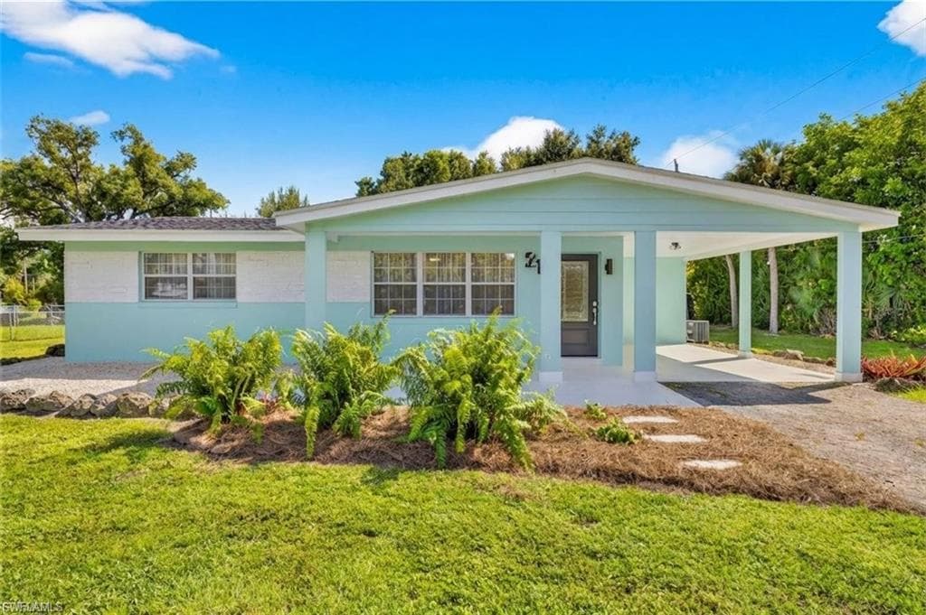 21 E Mariana AVE NORTH FORT MYERS, FL 33917