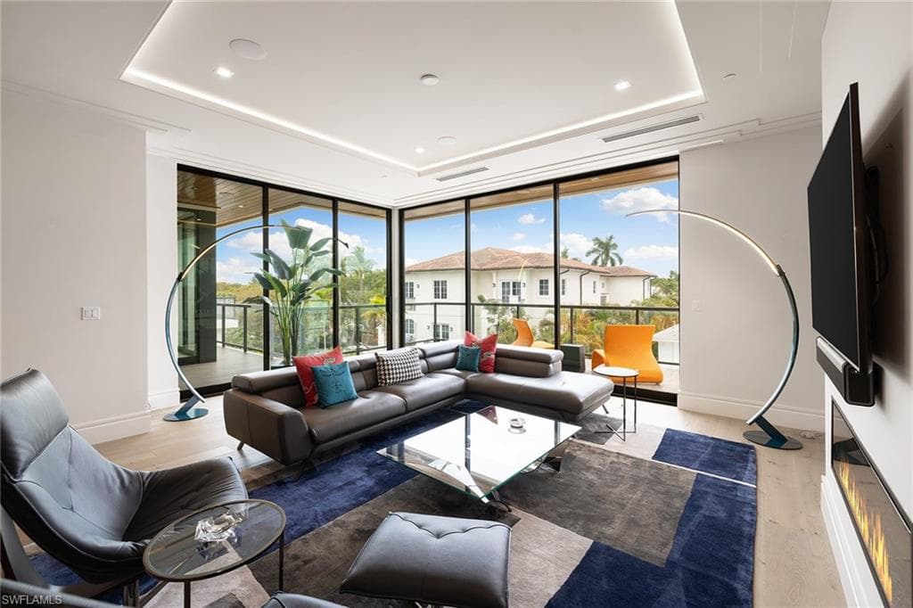 495 5th ST S #304 NAPLES, FL 34102