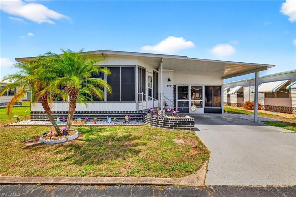 860 Moonlight DR NORTH FORT MYERS, FL 33917