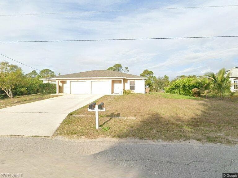 2608/2610 Haviland AVE S LEHIGH ACRES, FL 33973
