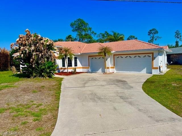 914 McArthur AVE LEHIGH ACRES, FL 33936