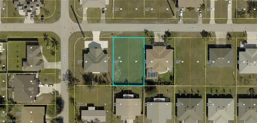 606 SE 8th TER CAPE CORAL, FL 33990