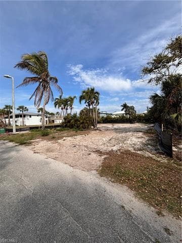 126 Mandalay RD FORT MYERS BEACH, FL 33931