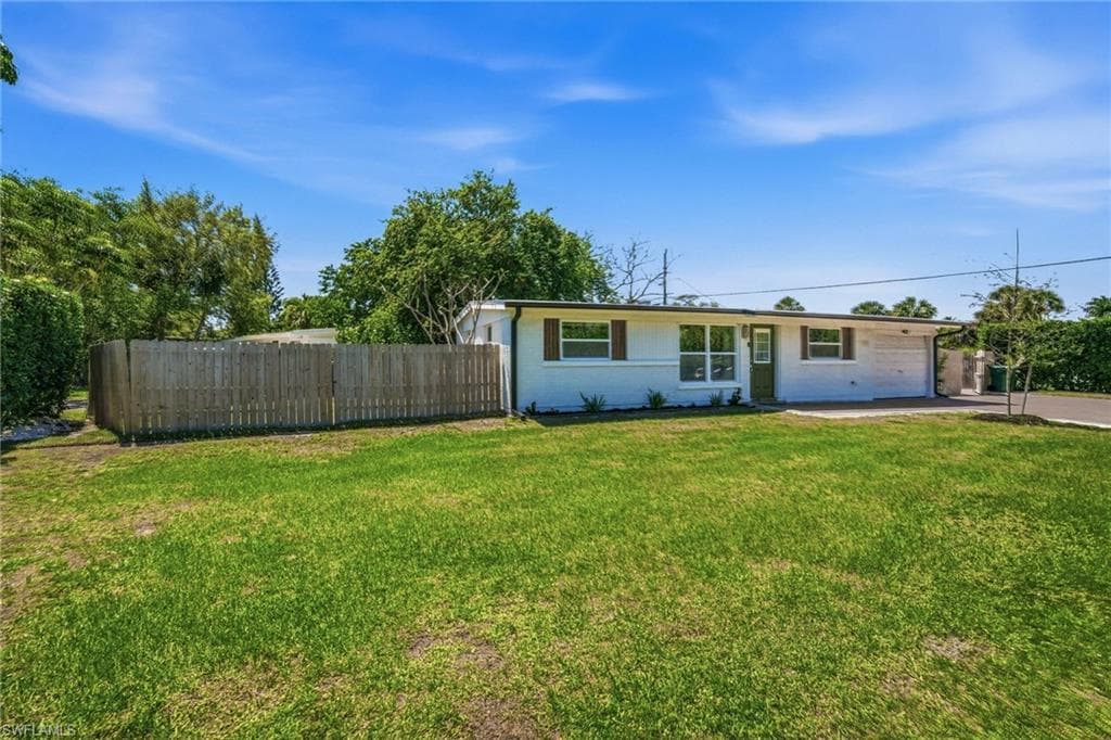 2300 Estey AVE NAPLES, FL 34104