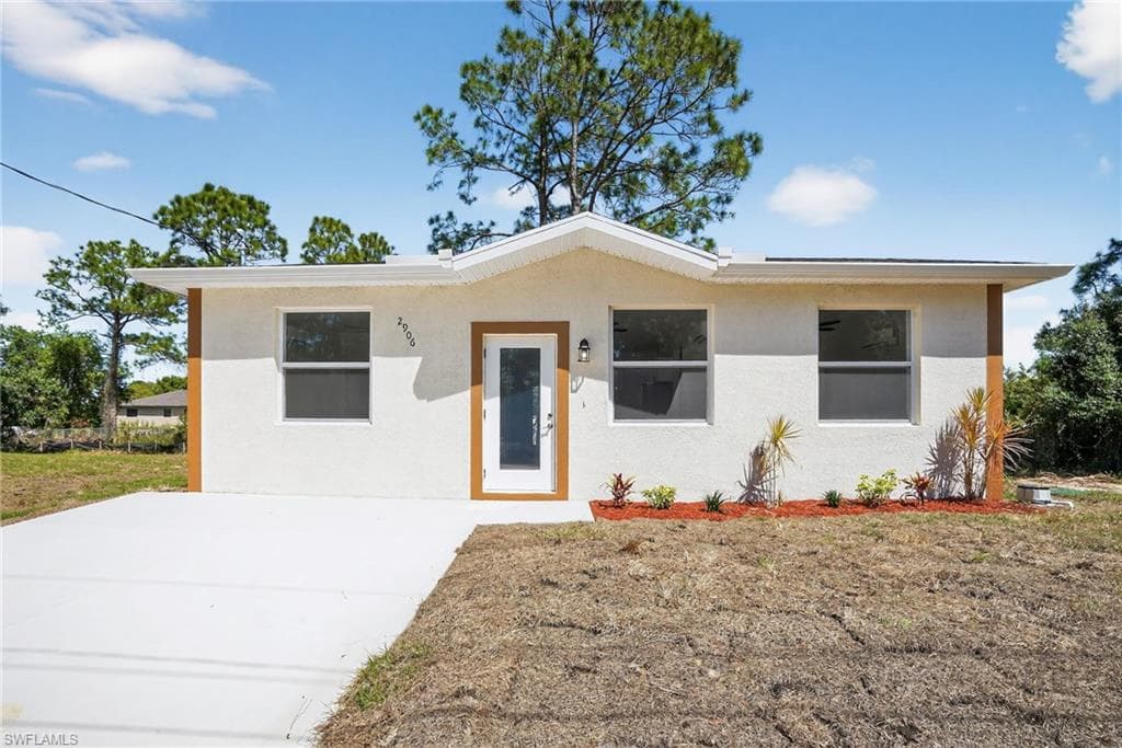 2906 52nd ST W LEHIGH ACRES, FL 33971