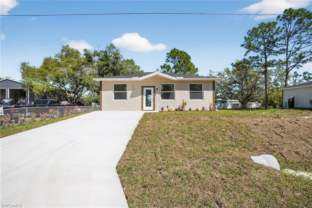 2908 52nd ST W LEHIGH ACRES, FL 33971